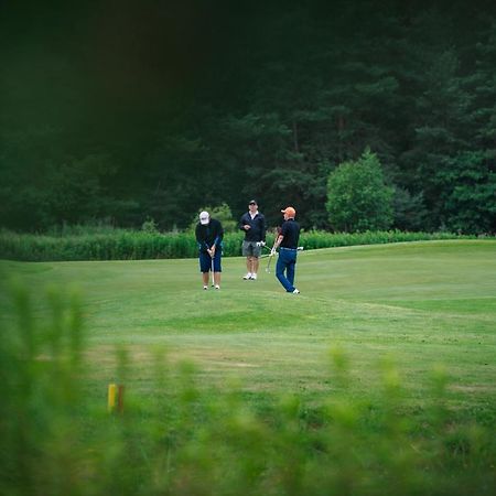 Golf Apartament W Sobieniach Sobienie Jeziory Exteriér fotografie