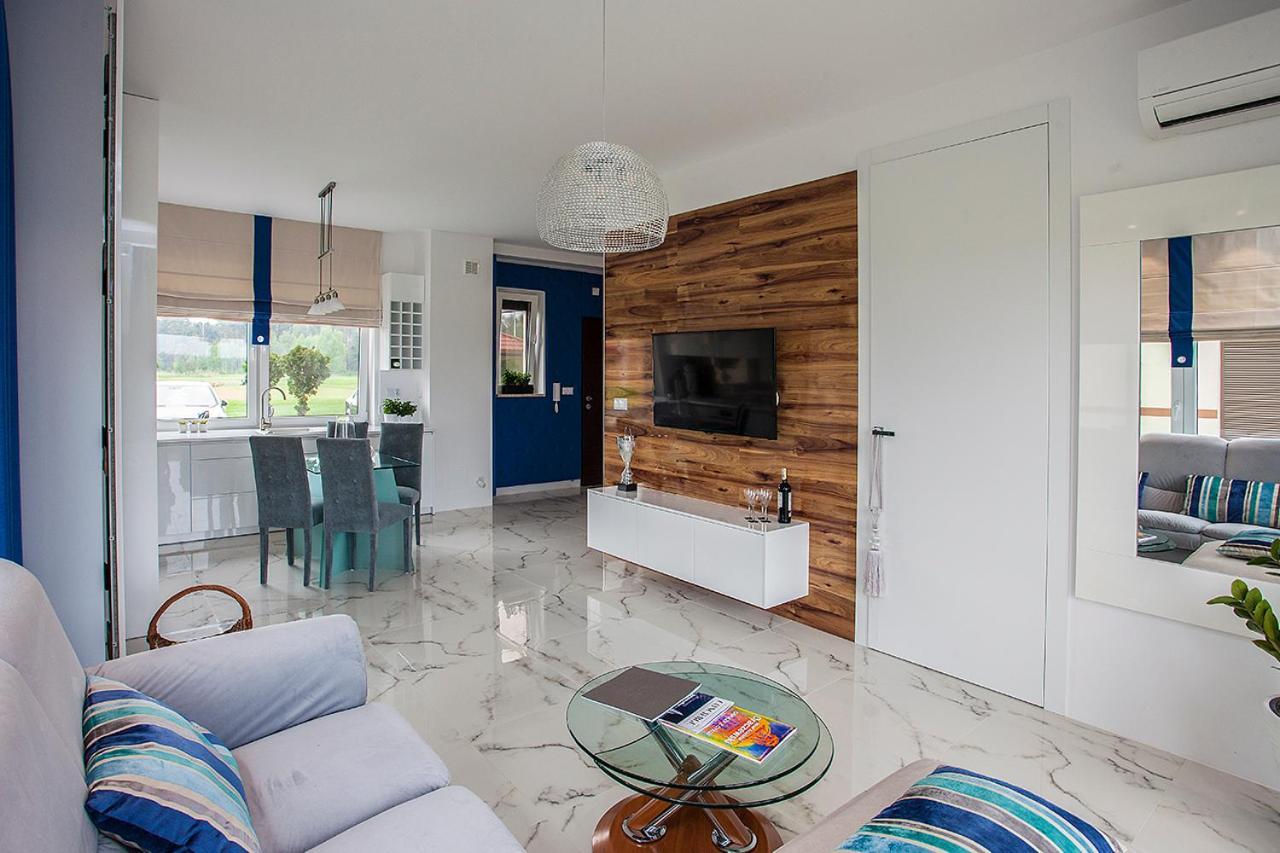 Golf Apartament W Sobieniach Sobienie Jeziory Exteriér fotografie