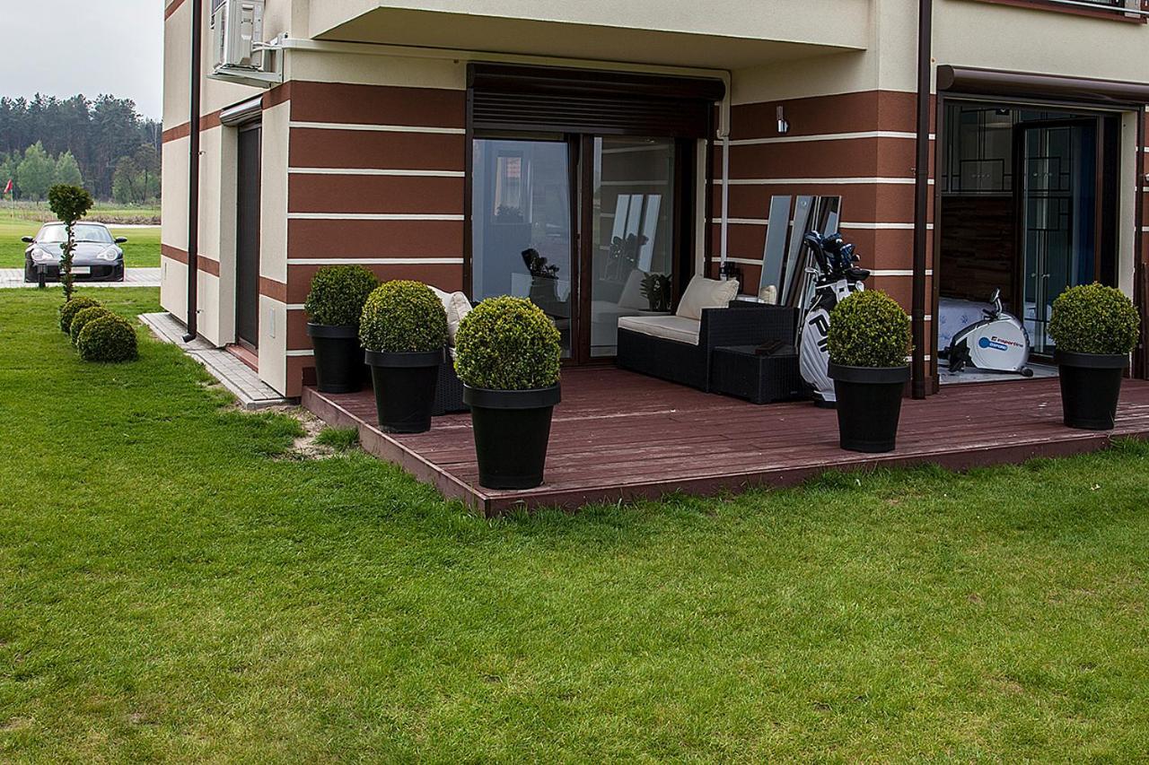 Golf Apartament W Sobieniach Sobienie Jeziory Exteriér fotografie