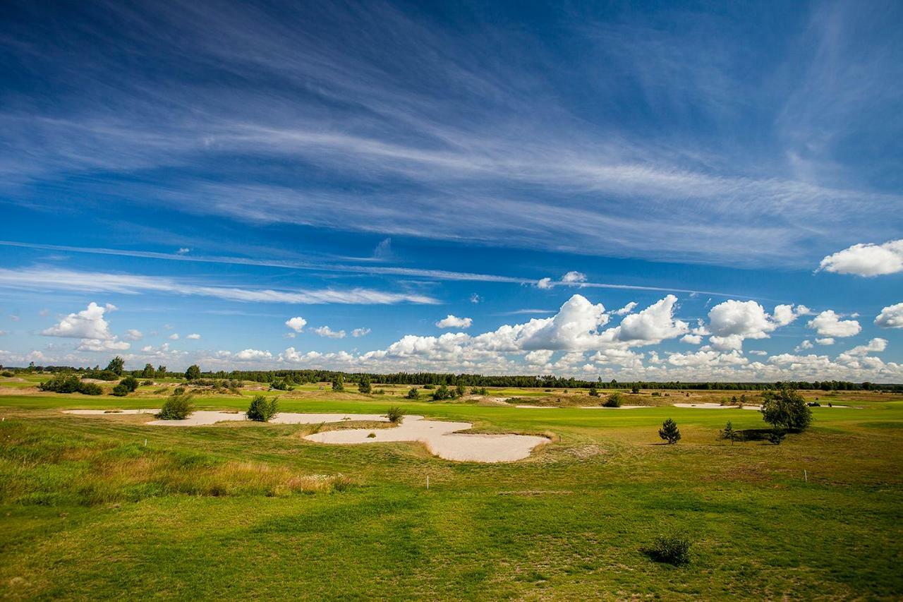 Golf Apartament W Sobieniach Sobienie Jeziory Exteriér fotografie